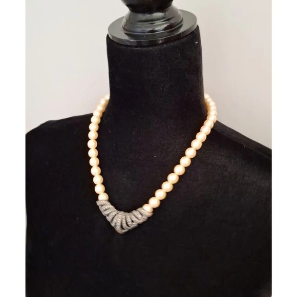 Vintage Avon Classic Drama Pearl Statement Necklace - Picture 1 of 7